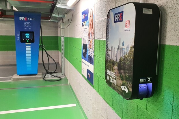 Na nabíjecích stanicích PREpoint se minulý rok spotřebovalo 210 MWh elektřiny