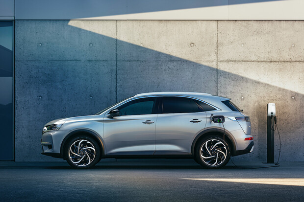 Zákazníci automobilky DS budou mít zvýhodněné nabíjení u Pražské energetiky