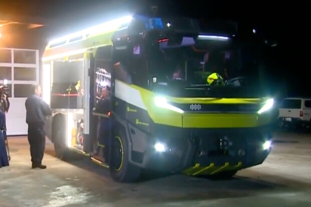 Podívejte se na první elektrické hasičské auto na světě