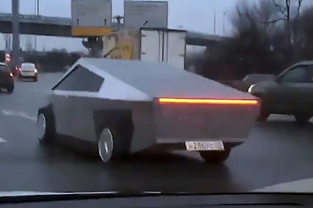 Tesla Cybertruck se již prohání po Rusku. Sám si ji postavil neznámý nadšenec