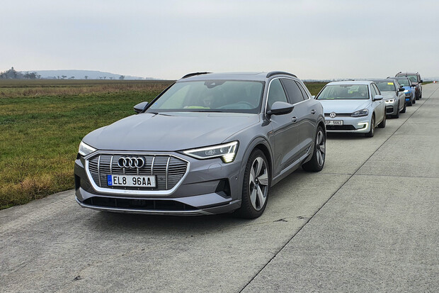 Experiment ukázal, že adaptivní tempomat nevyřeší nahodilé zácpy