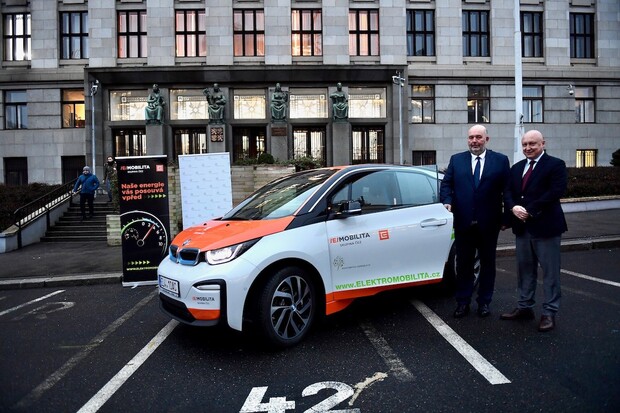 Ministerstvo zemědělství bude jezdit BMW i3. Auto má zapůjčené od ČEZu