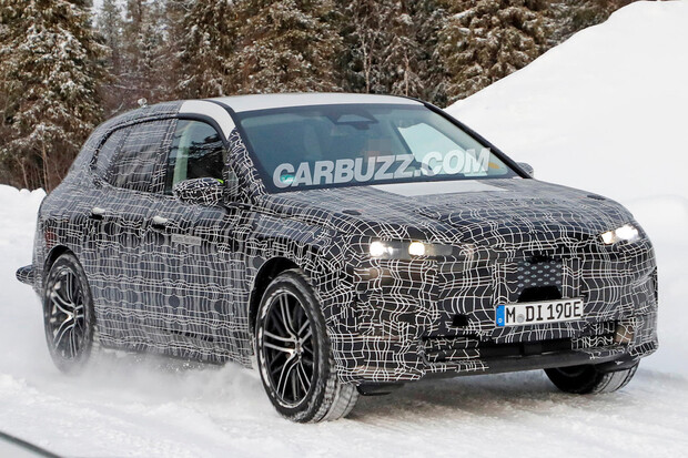 BMW na sněhu testuje další elektrické SUV