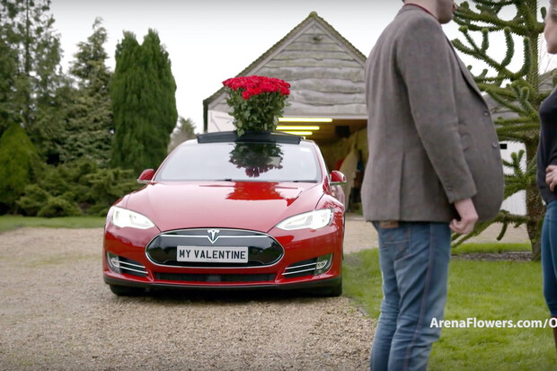 Pro netradiční valentýnské přání se dá využít i Tesla. Jak? 