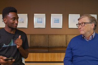 Bill Gates si koupil Porsche Taycan. Co dále o elektromobilitě prozradil?