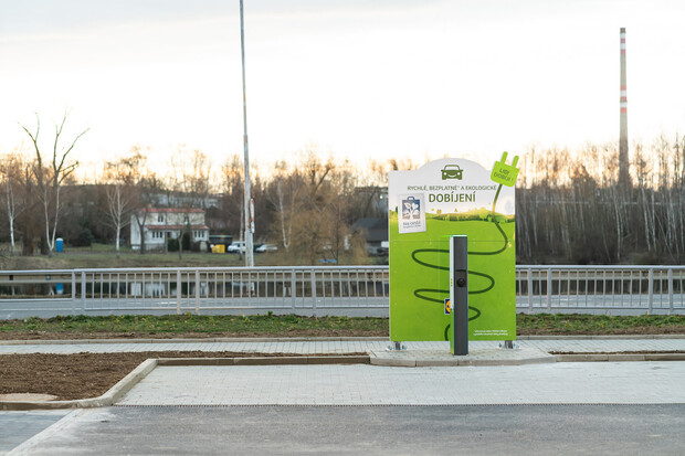 Nabíjíte s oblibou u Lidlu? Tento majitel Mini Countryman si to příště rozmyslí