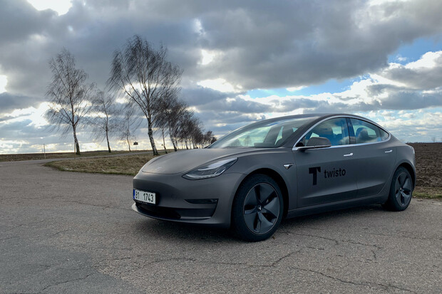 Podle analýzy si Tesla Model 3 drží nejlepší zůstatkovou hodnotu mezi auty
