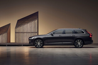 Volvo implementuje mild-hybridní pohony a nový kabát pro S90 a V90