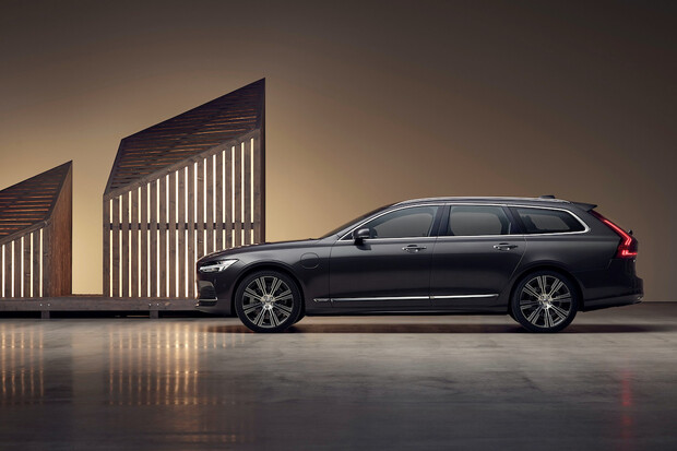 Volvo implementuje mild-hybridní pohony a nový kabát pro S90 a V90