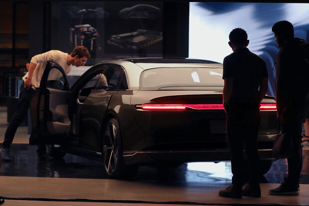 Lucid Air vyfocen téměř v sériové podobě. Má nová kola a je bez žraločí ploutve