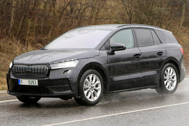 Škoda Enyaq neunikla objektivu fotografa. K vidění je téměř bez maskování