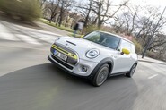 Nový elektromobil MINI Cooper SE přijíždí na český trh