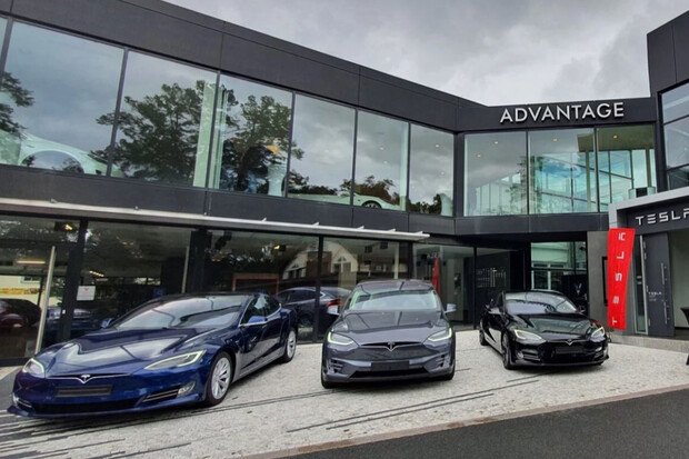 Příští týden předá Tesla v Česku oficiálně první auta zákazníkům