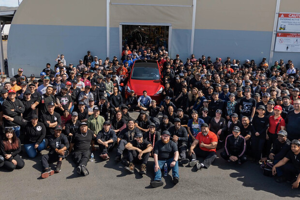 Tesla slaví! Už vyrobila jeden milion aut