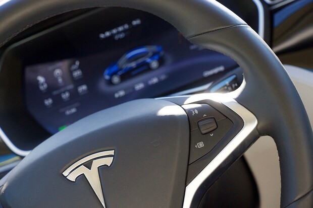 Majitel vozu Tesla si stěžoval na staré mapy. Musk slíbil, že nové dorazí už brzy