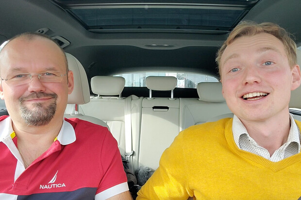 Popovídali jsme si s Tesláčkem. Jak vnímá elektromobilitu?