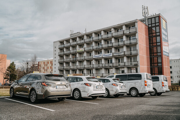 Počet hybridů ve firmách se zdvojnásobil. Jezdí v nich i taxikáři