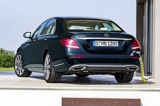 Mercedes-Benz třídy E oficiálně představen. Bude i hybrid