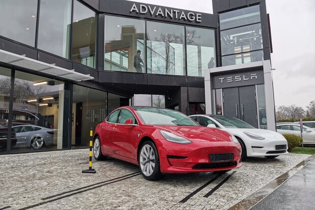 Tesla Model 3 byla v prosinci nejprodávanějším novým vozem ve Velké Británii