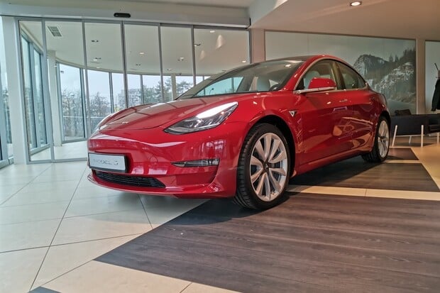 Tesla začala dodávat do Evropy Model 3 z Číny