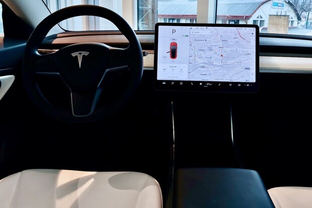 Majitelé vozů Tesla budou mít  lehčí život díky nové aktualizaci