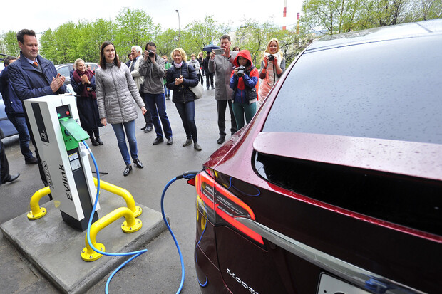 Rusko se snaží podporovat elektromobily. Ruší dovozní daň, aby lákalo lidi ke koupi