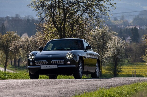 Český elektromobil Luka EV bude levnější, ale přišel o tři motory