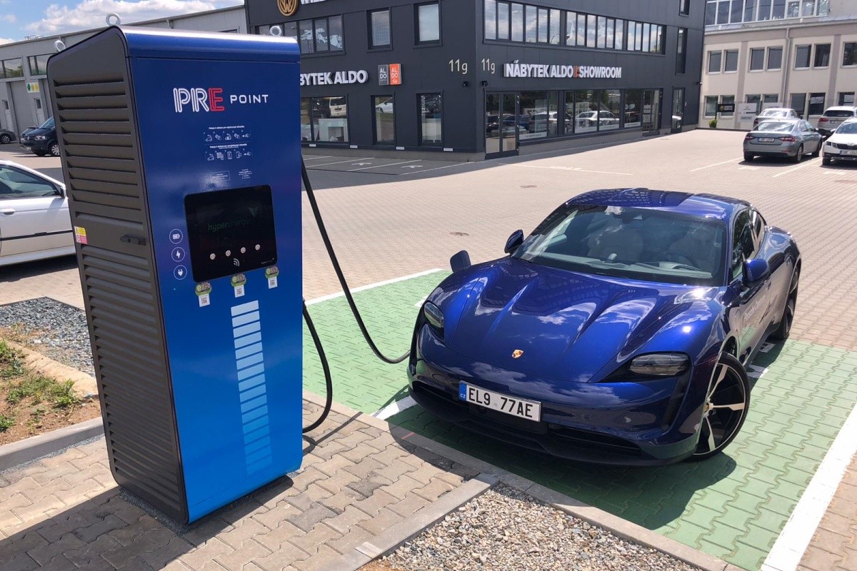 Hypercharger od PRE v Brně je rychlejší. Auto nabije až výkonem 150 kW ...