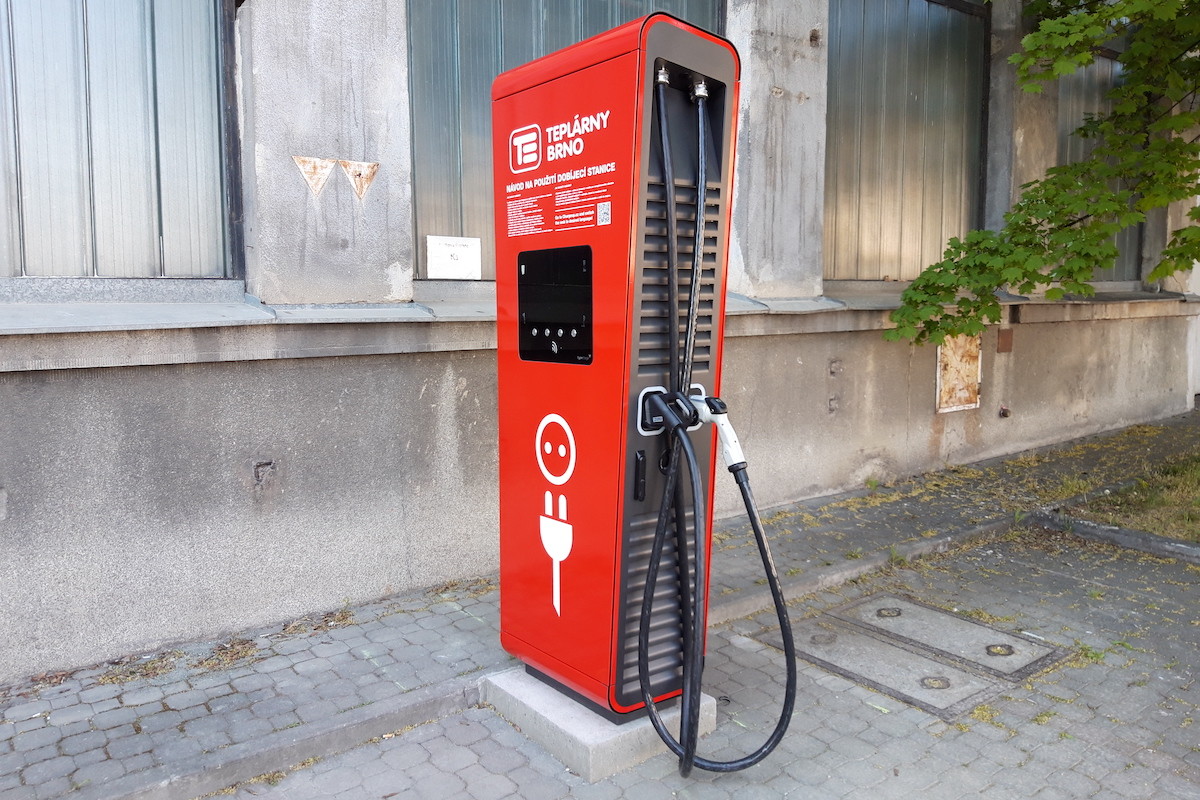 Teplárny Brno otevřely rychlonabíjecí stanici, v Brně vybudují další