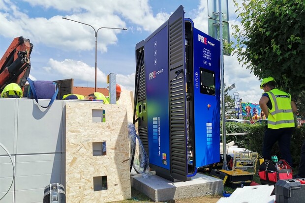 V Berouně se staví hypercharger od PRE, na spuštění se ještě bude čekat