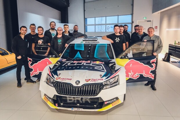 První elektrický prototyp MS v rallycrossu je venku, série hlásí další zpoždění