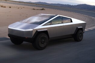 Tesla Cybertruck je v muzeu. Lidé mají unikátní šanci si ho prohlédnout naživo