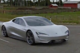 Koncept Tesly Roadster s balíčkem Space X může svými dovednostmi přepsat dějiny