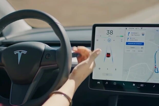 Tesla zvítězila v první žalobě kvůli smrti člověka způsobené Autopilotem