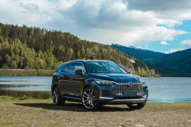 Čínský BYD začne prodávat elektromobily v Evropě. Prvním bude SUV Tang