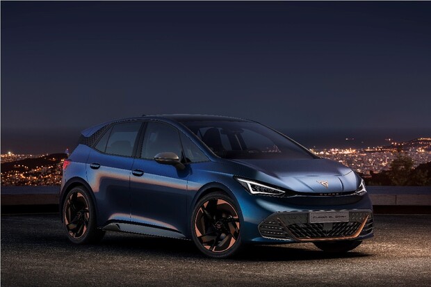 Cupra si vzala el-Born do parády a navlékla ho do sportovního dresu