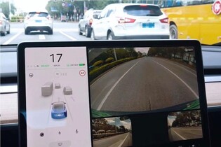 Tesly dostávají aktualizaci s možností pro parkování použít další dvě kamery