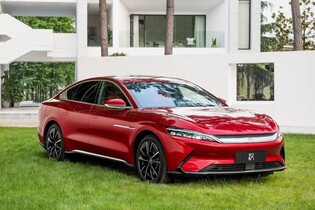 Čínský elektromobil BYD velikosti Tesly Model S bude stát okolo milionu Kč