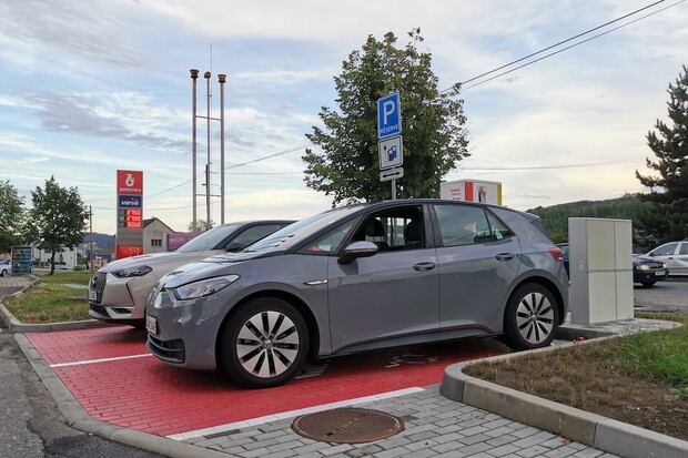 Nový elektrický Volkswagen se snaží dojezdem útočit na Teslu