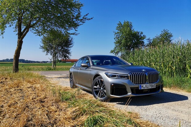 BMW 745Le je plug-in hybridní etalon komfortu