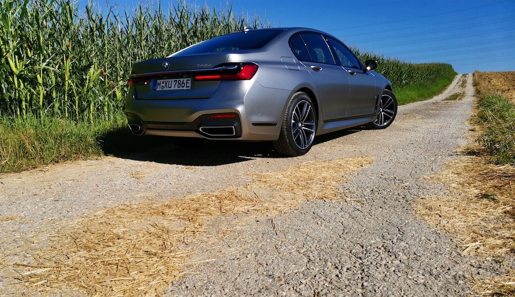 BMW 745Le je plug-in hybridní etalon komfortu