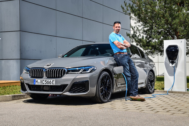 BMW: Zpomalení v Číně kompenzují elektroauta a silná poptávka v Evropě