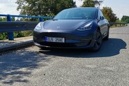 Jak úsporná je Tesla Model 3 Long Range na českých silnicích? Otestovali jsme to