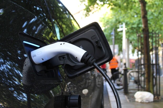 Joe Biden chce kompletně elektrifikovat federální vozový park. Nebude to ale lehké