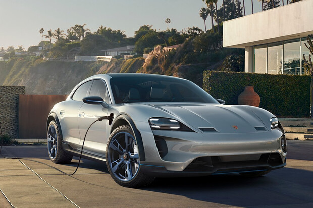 Porsche hlásí zpoždění: Mission E Cross Turismo dorazí nejdříve v roce 2021