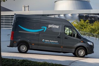 Čisté doručování Amazonu nově doplní 1 800 elektrických dodávek od Mercedesu 