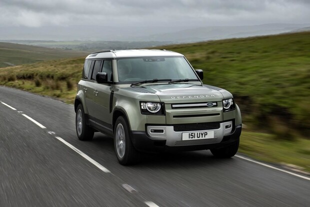 Land Rover představuje dva nové motory. Dostal je aktuální Defender