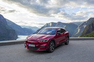 Dojezd Ford Mustang Mach-E se pro rok 2022 zvýšil