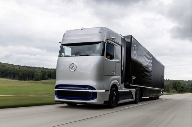 Mercedes-Benz představuje koncept elektrického modelu eActros LongHaul