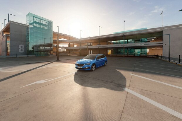 Škoda Auto přináší vylepšené online vyhledávání volného parkování